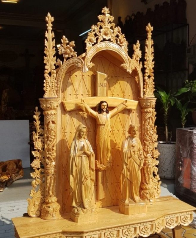 mẫu bàn thờ chúa bằng gỗ - mẫu 3