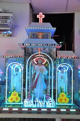 Mẫu bàn thờ công giáo bằng kinh - Mẫu 1