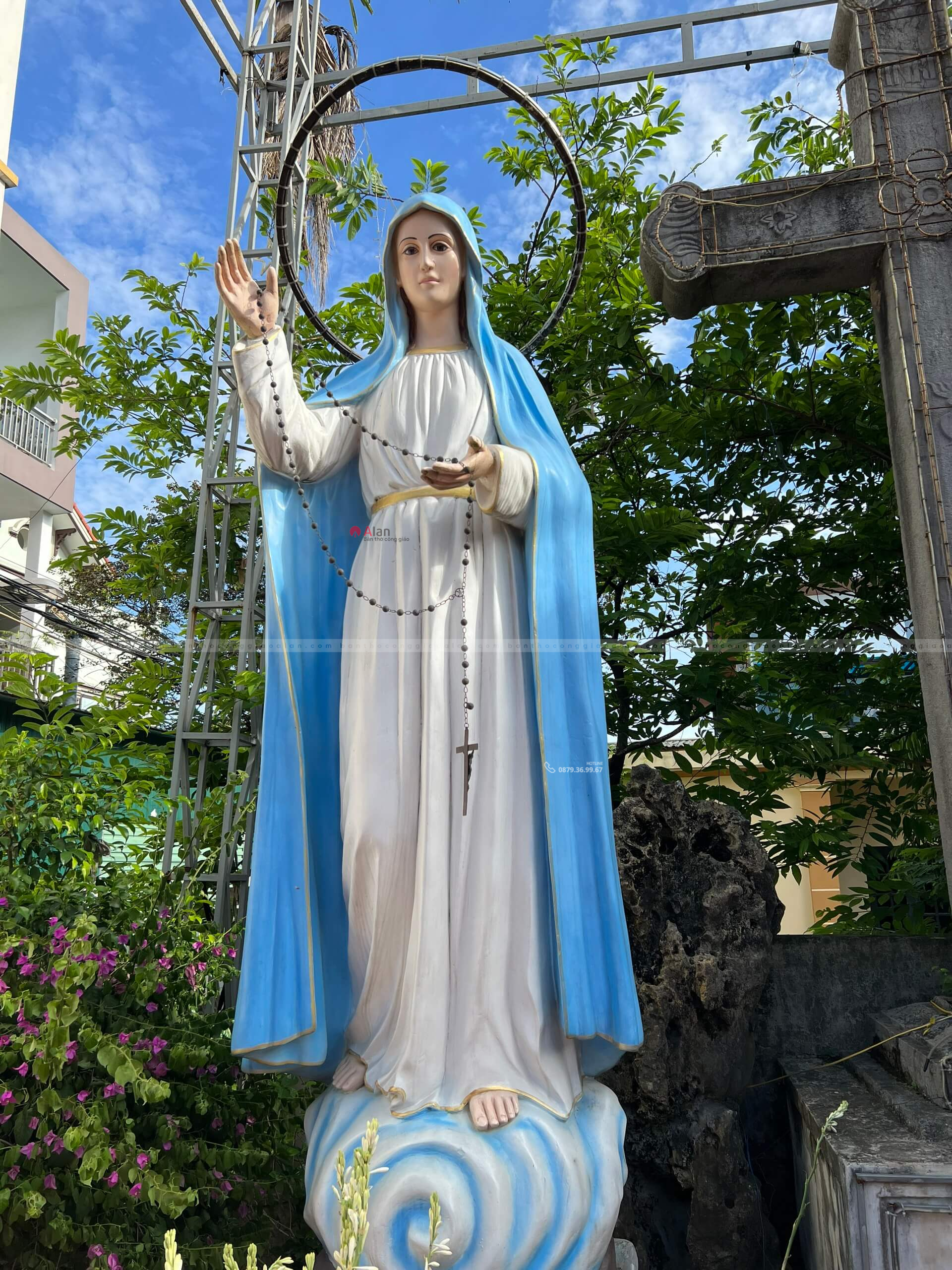 Tượng Đức Mẹ Maria Với Bầu Trời Xanh Sáng Và Những Đám Mây Tuyệt Đẹp Với  Nền Và Hình Nền Màu Trừu Tượng Tại Thái Lan Hình ảnh Sẵn có  Tải